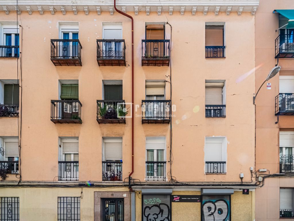 Piso en venta en  calle del Maestro Alonso, Madrid  1/1