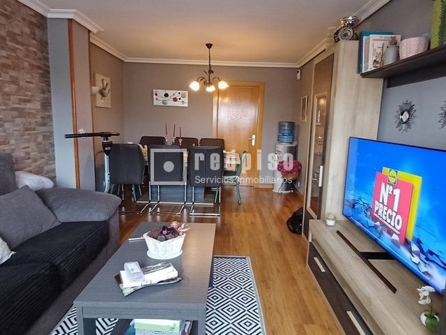 Piso en venta en  calle del Mar Cantábrico, Coslada, Madrid  4/19