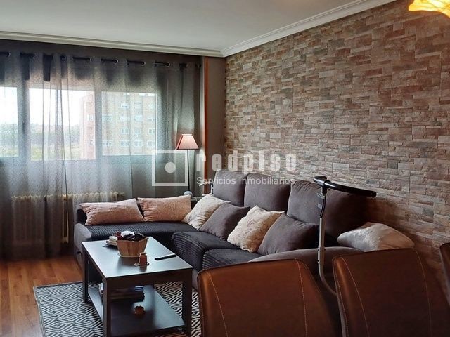 Piso en venta en  calle del Mar Cantábrico, Coslada, Madrid  2/19