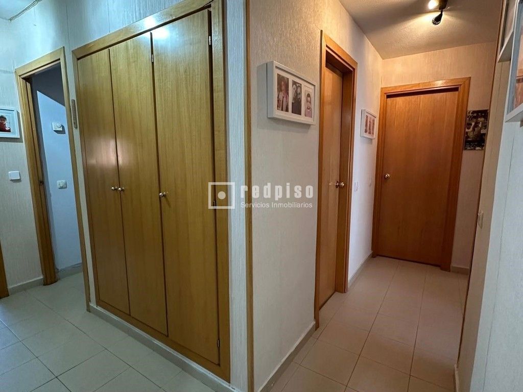 Piso en venta en  calle de La Cenicienta, Madrid  1/1