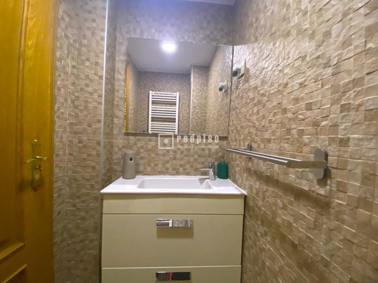 Piso en venta en  calle de la Huerta, San Fernando de Henares, Madrid  18/18