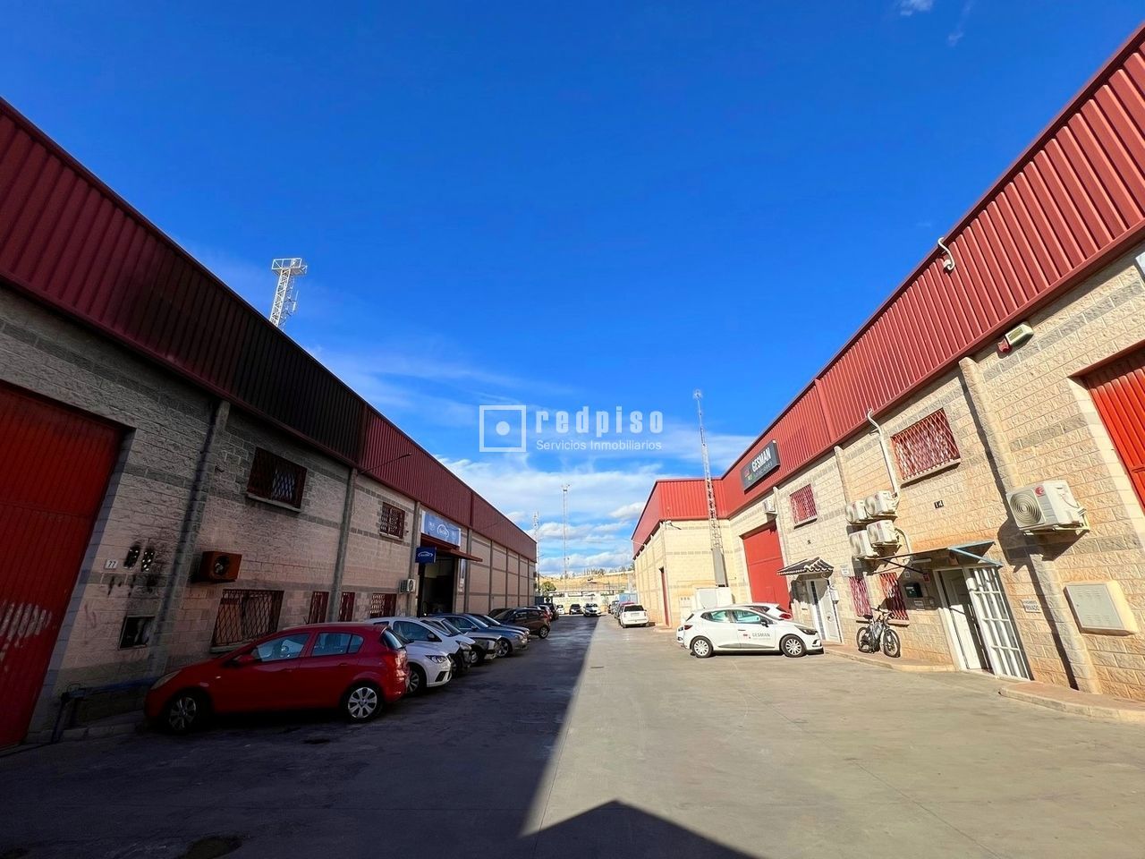 Nave Industrial en venta en  calle Ciro Alegría, Cruz de Humilladero, Málaga  8/17