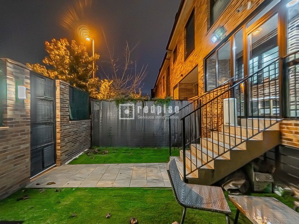 Casa en alquiler en  calle del Arroyo del Cañaveral, Vicálvaro, Madrid  2/40