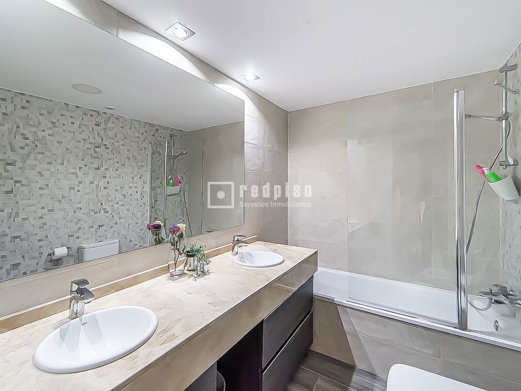 Casa en alquiler en  calle del Arroyo del Cañaveral, Vicálvaro, Madrid  25/40