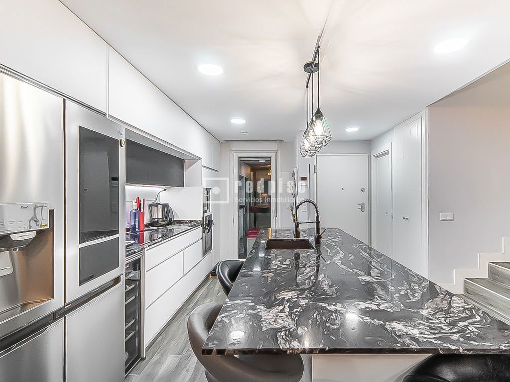 Casa en alquiler en  calle del Arroyo del Cañaveral, Vicálvaro, Madrid  4/40