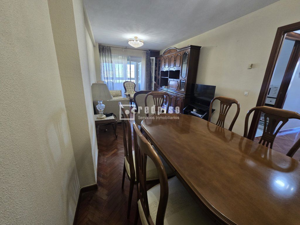 Piso en venta en  calle de Rosalía de Castro, Madrid  1/1