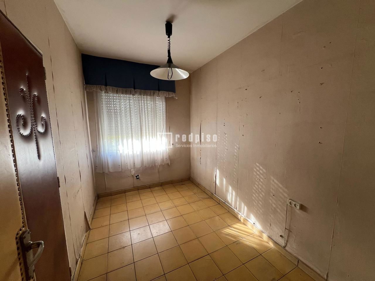 Piso en venta en calle De Illescas, Latina, Madrid 9/16