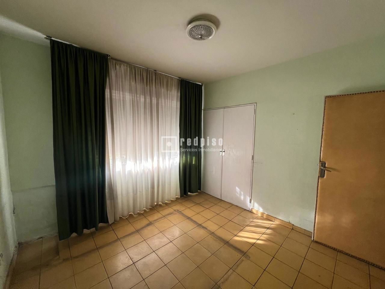 Piso en venta en calle De Illescas, Latina, Madrid 6/16