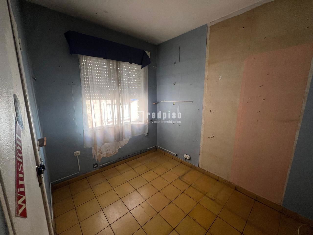 Piso en venta en calle De Illescas, Latina, Madrid 4/16