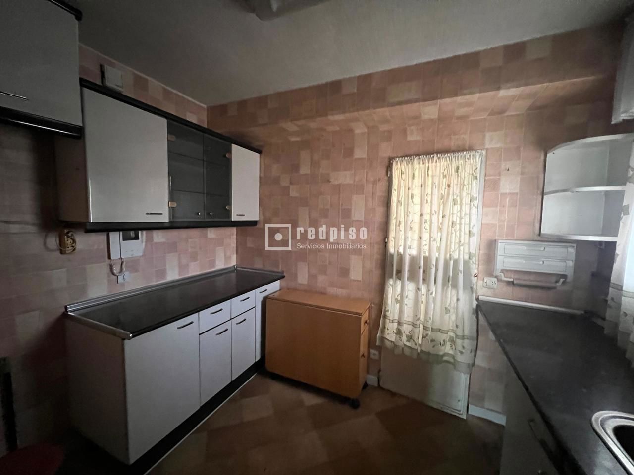 Piso en venta en calle De Illescas, Latina, Madrid 10/16