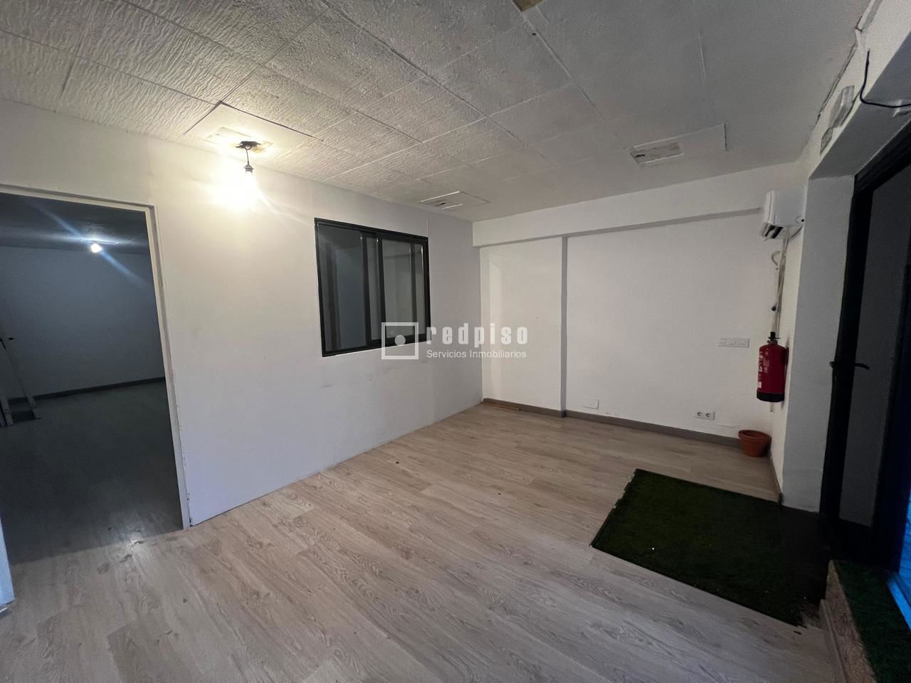 Local en venta en calle De Illescas, Latina, Madrid 4/12