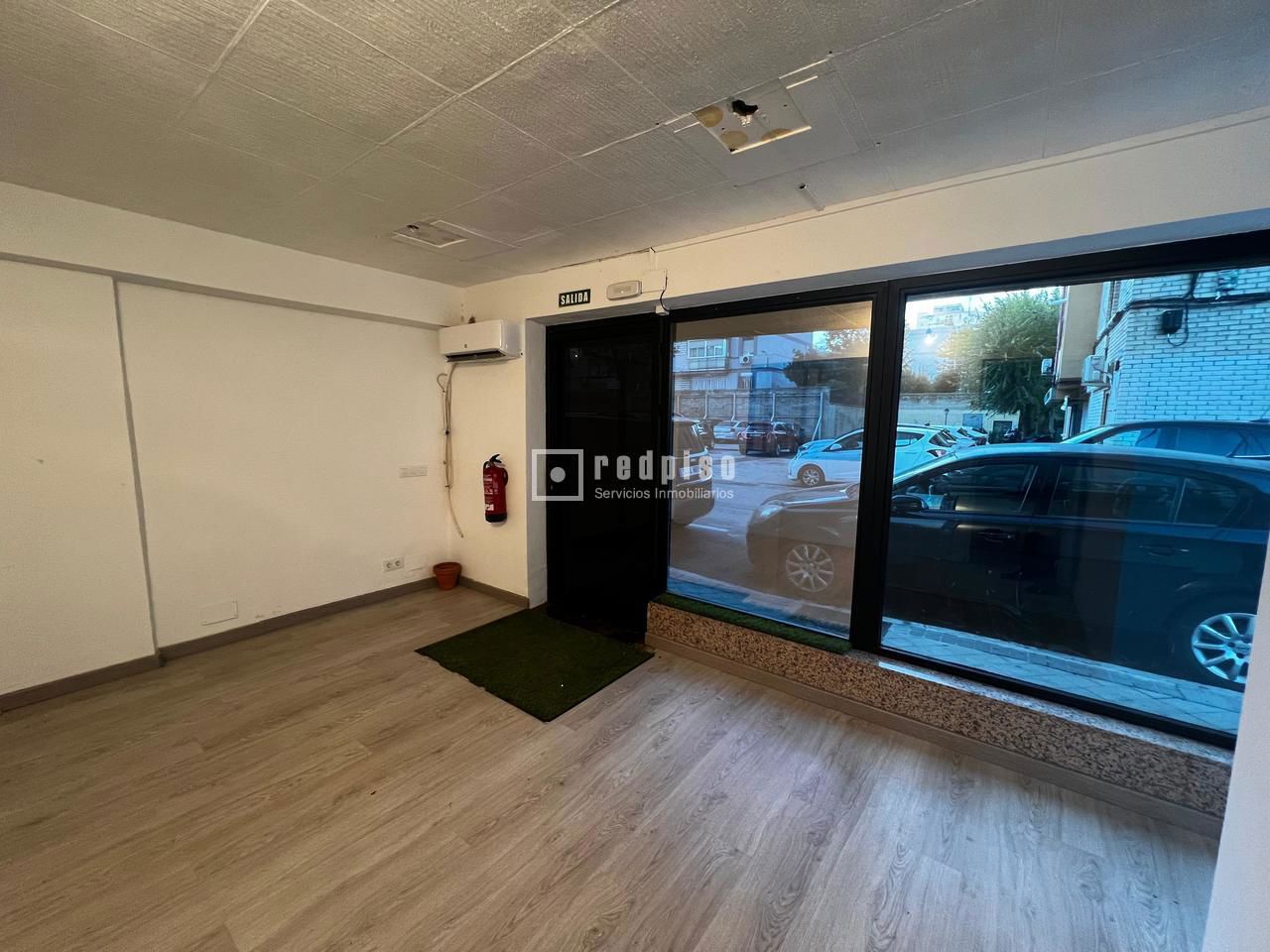 Local en venta en calle De Illescas, Latina, Madrid 2/12