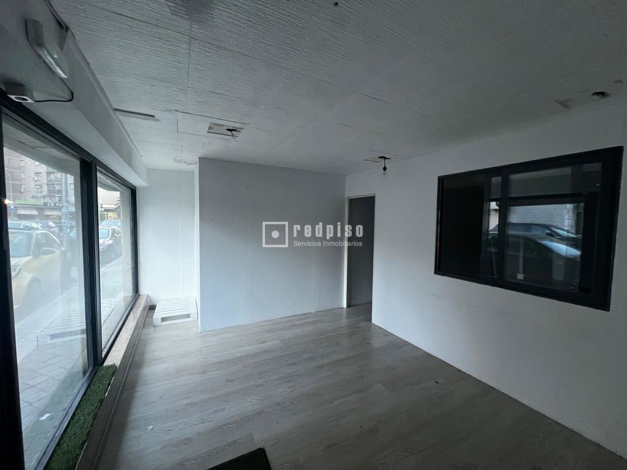 Local en venta en calle De Illescas, Latina, Madrid 3/12