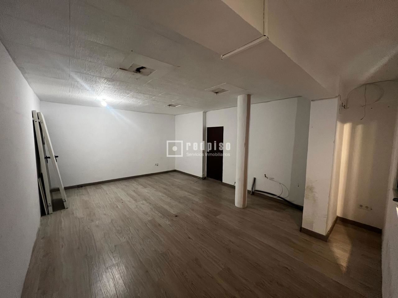 Local en venta en calle De Illescas, Latina, Madrid 7/12