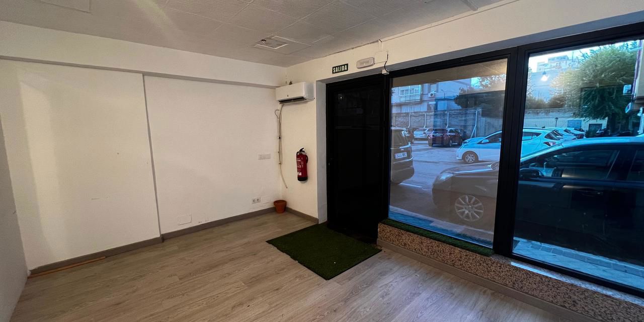 Local en venta en  calle de Illescas, Latina, Madrid  1/1