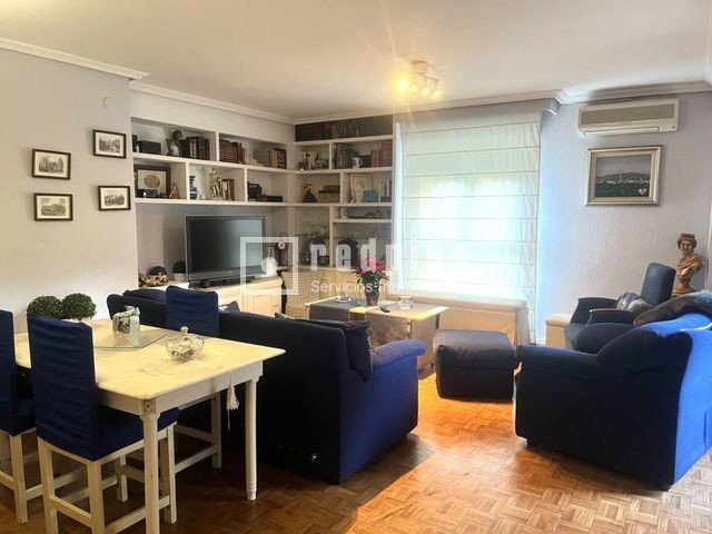 Piso en venta en calle De Blas Cabrera, Madrid, Madrid 2/18