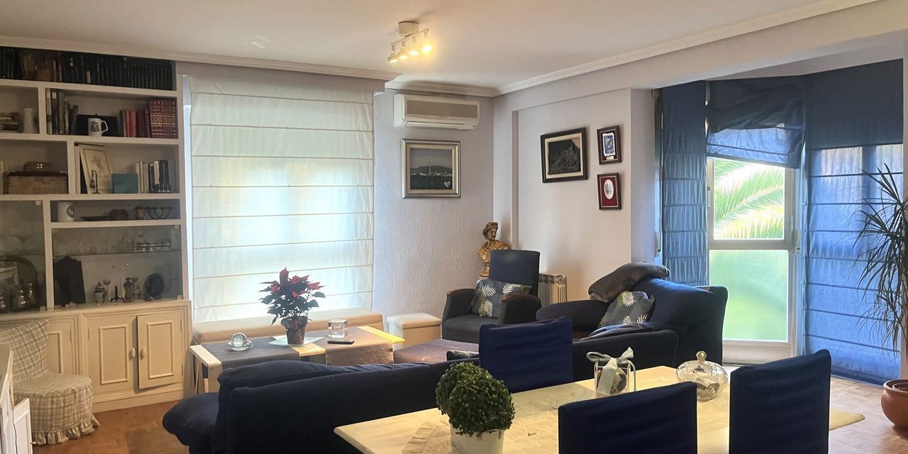 Piso en venta en  calle de Blas Cabrera, Madrid  1/1