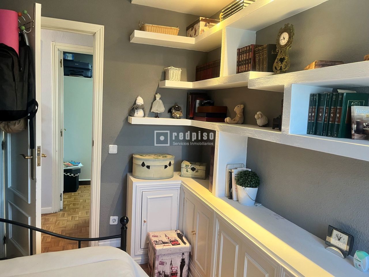 Piso en venta en calle De Blas Cabrera, Madrid, Madrid 16/18