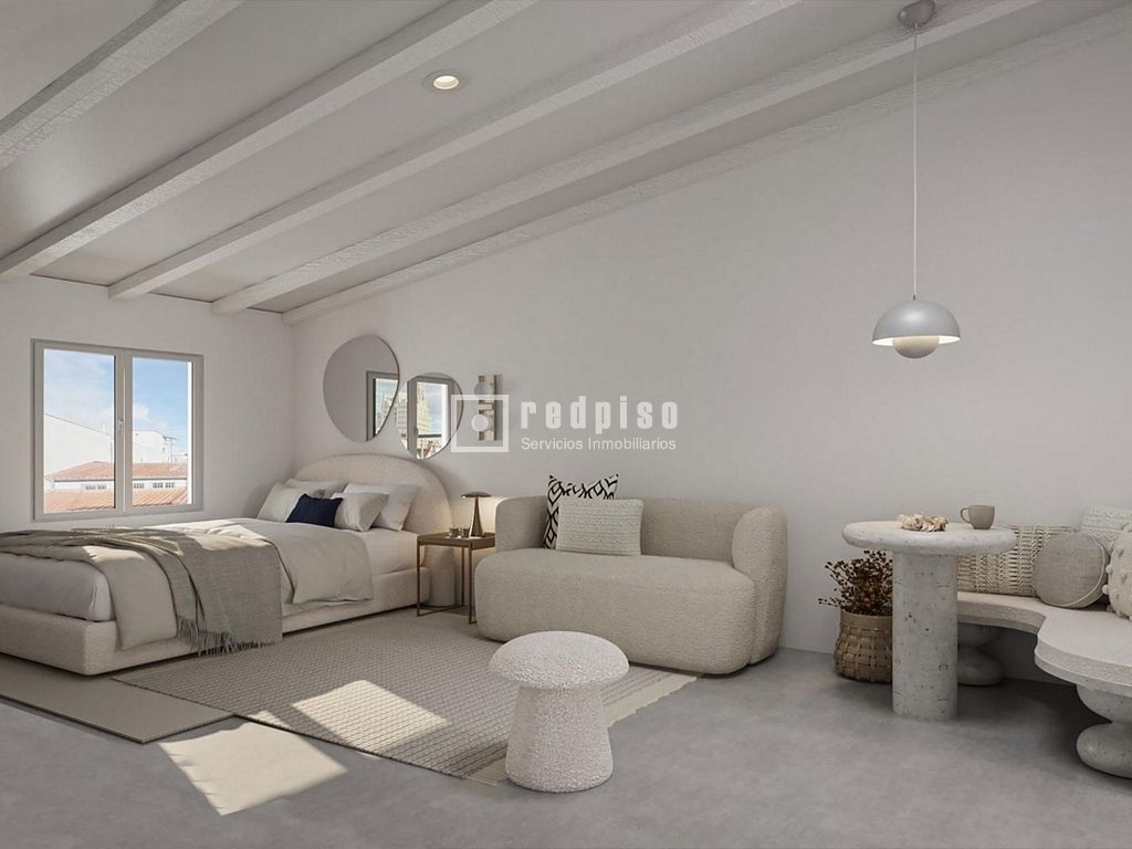 Piso en venta en  calle de San Bartolomé, Madrid  1/1