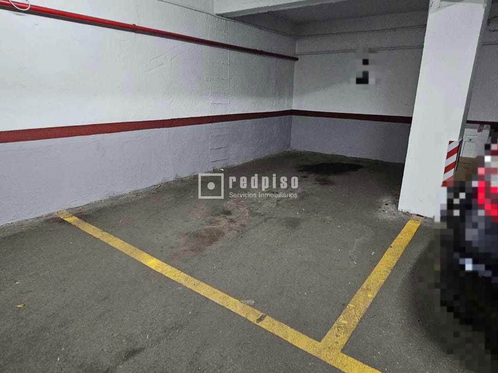 Parking en venta en  calle de Cáceres, Madrid  1/1