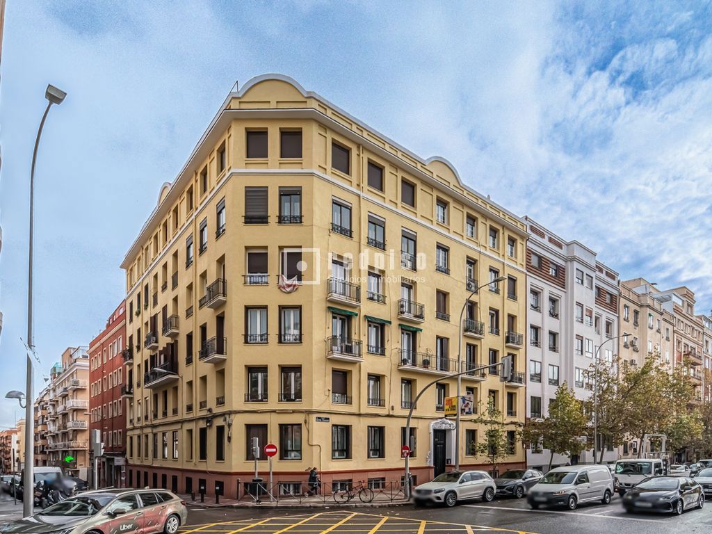 Piso en venta en  calle del Doctor Esquerdo, Madrid  1/1