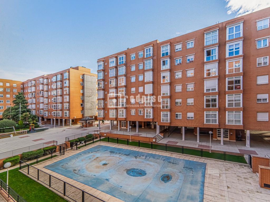 Piso en venta en  calle de la Ladera de los Almendros, Vicálvaro, Madrid  1/1