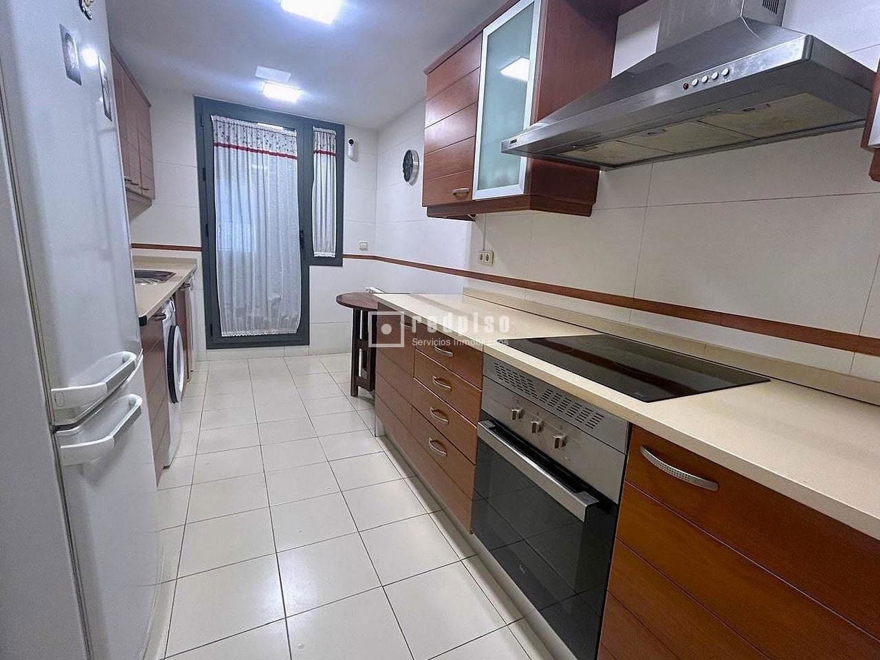 Piso en venta en  calle de Blas de Otero, Coslada, Madrid  2/16