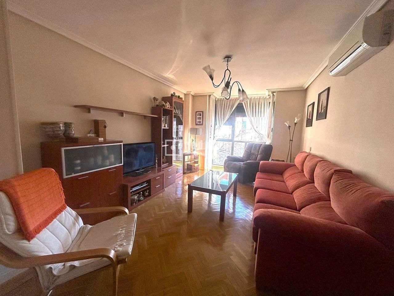 Piso en venta en  calle de Blas de Otero, Coslada, Madrid  4/16