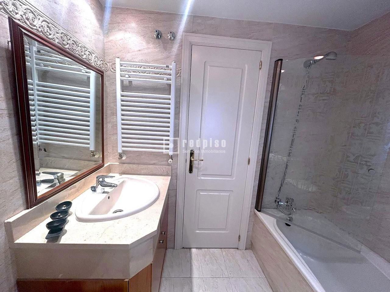 Piso en venta en  calle de Blas de Otero, Coslada, Madrid  12/16