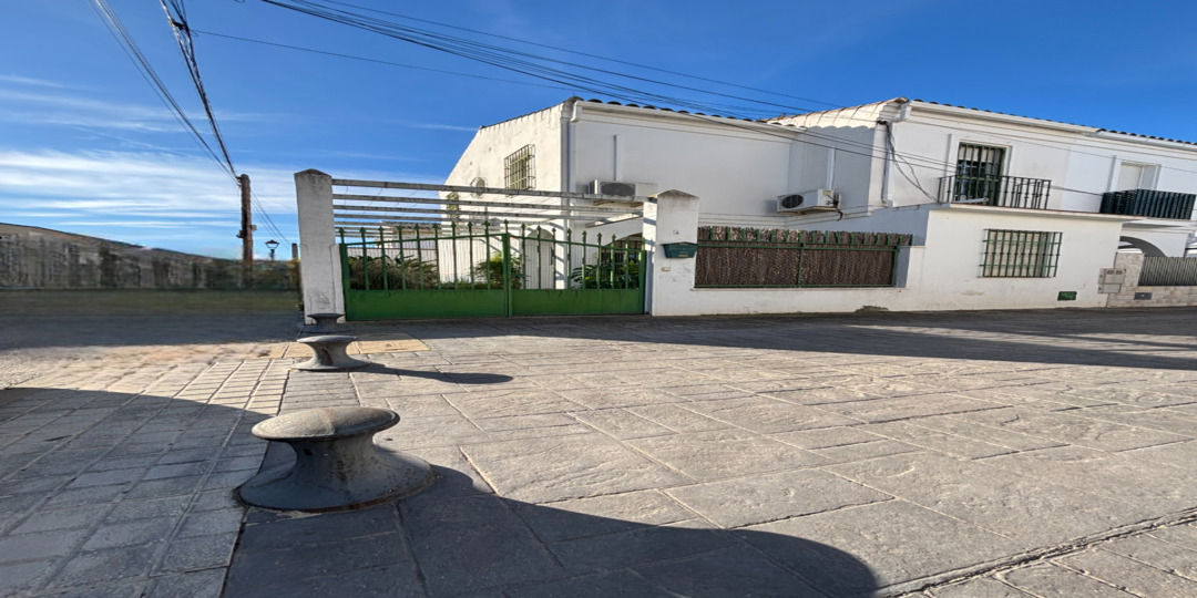 Casa en venta en  calle de Rafael de León, Umbrete, Seville  1/1