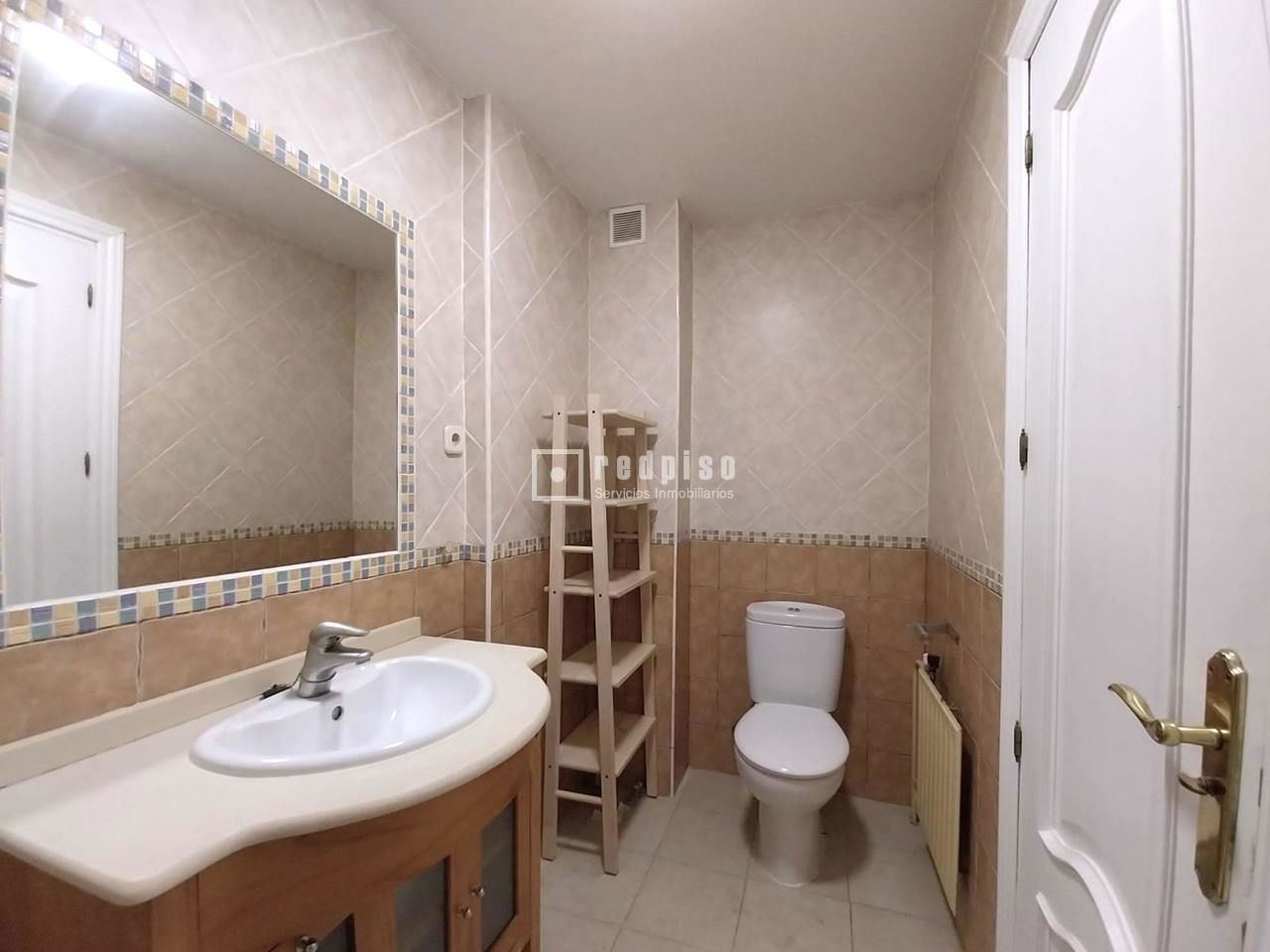 Piso en venta en  calle de los Solares, Coslada, Madrid  12/16