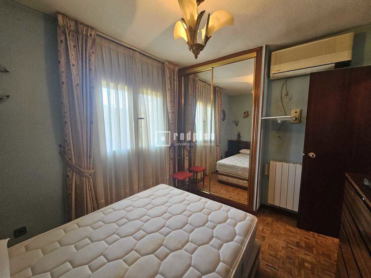 Piso en venta en calle De Oliva De Plasencia, Latina, Madrid 8/16