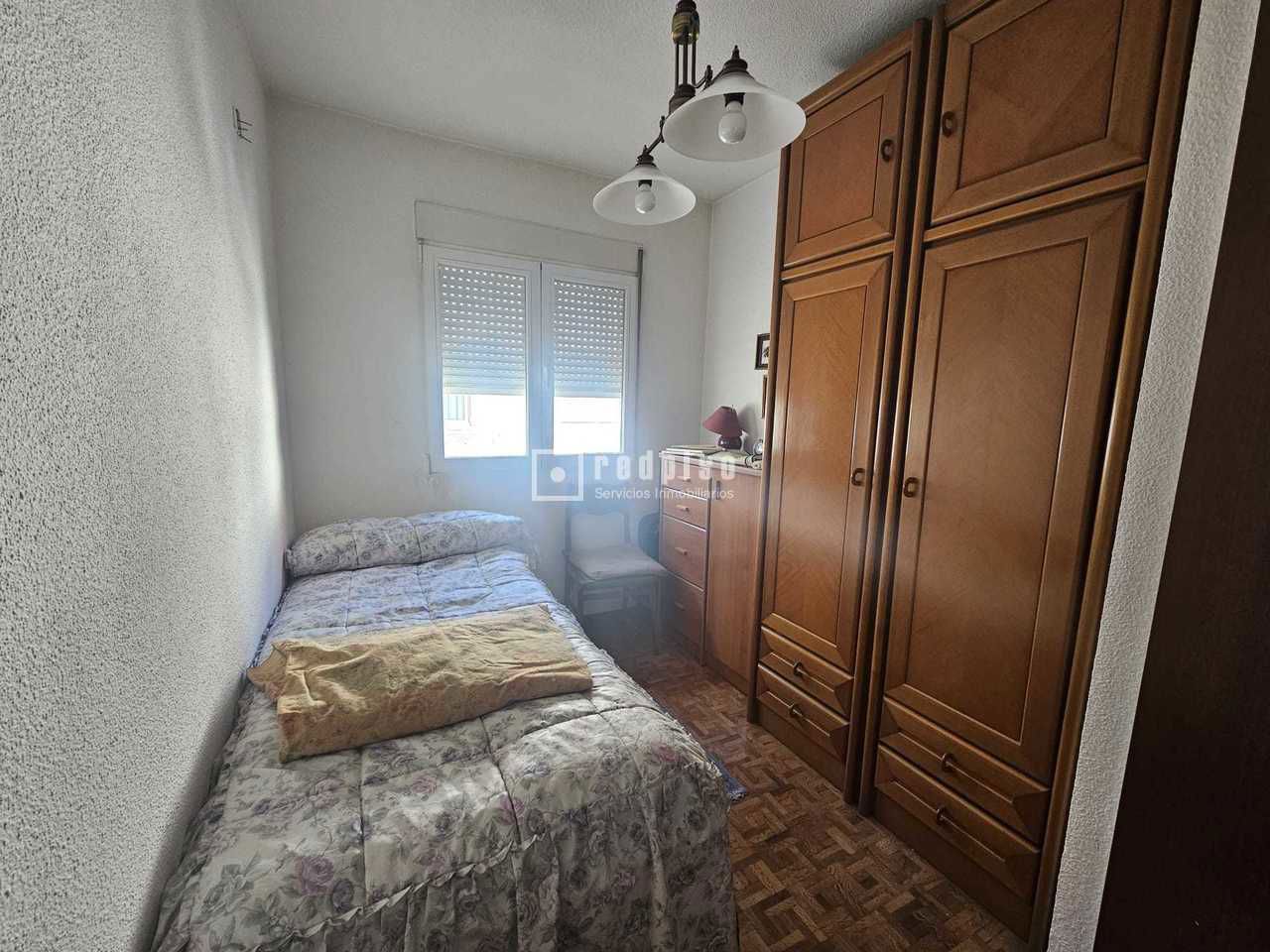 Piso en venta en calle De Oliva De Plasencia, Latina, Madrid 12/16