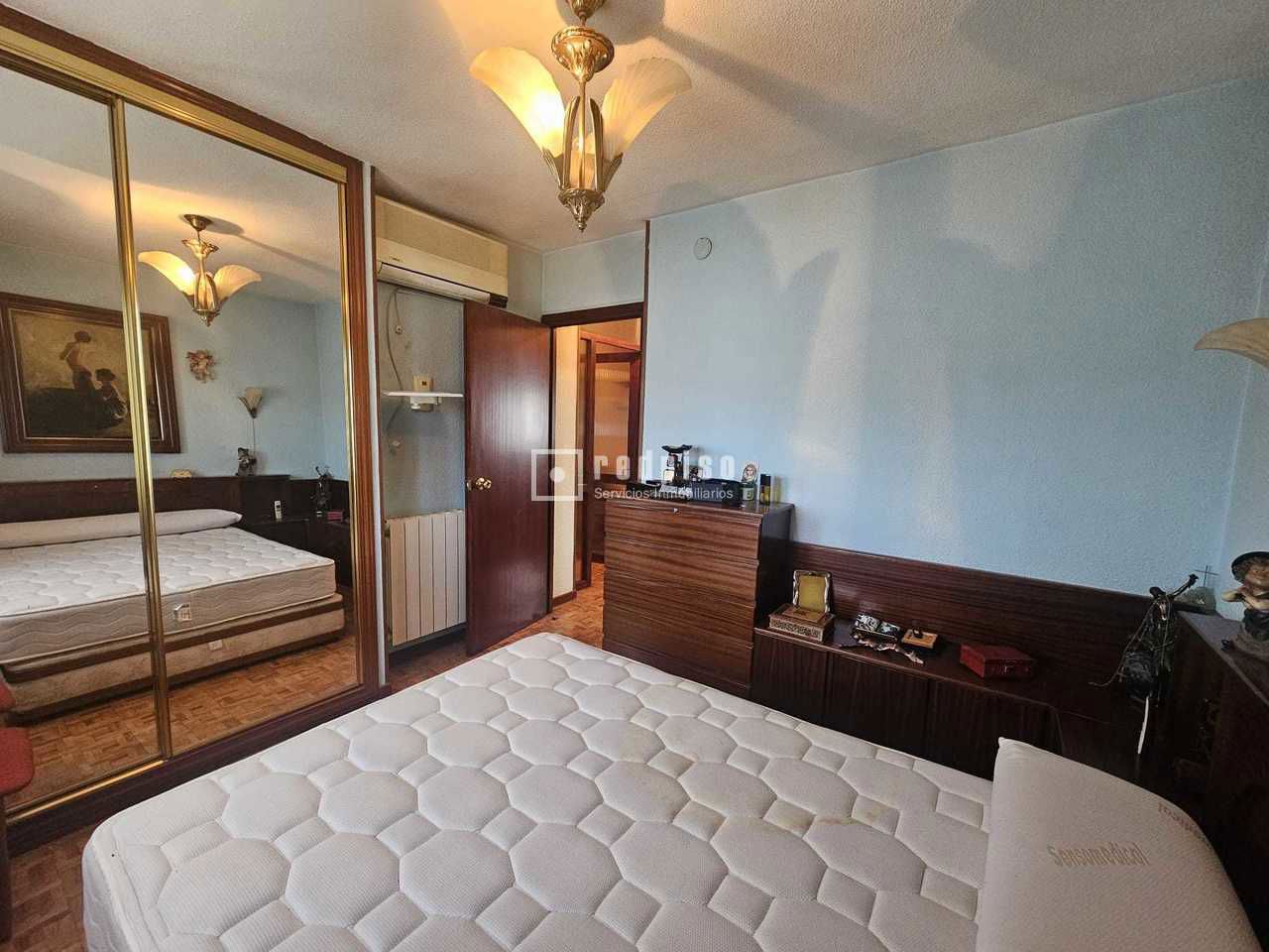 Piso en venta en calle De Oliva De Plasencia, Latina, Madrid 7/16