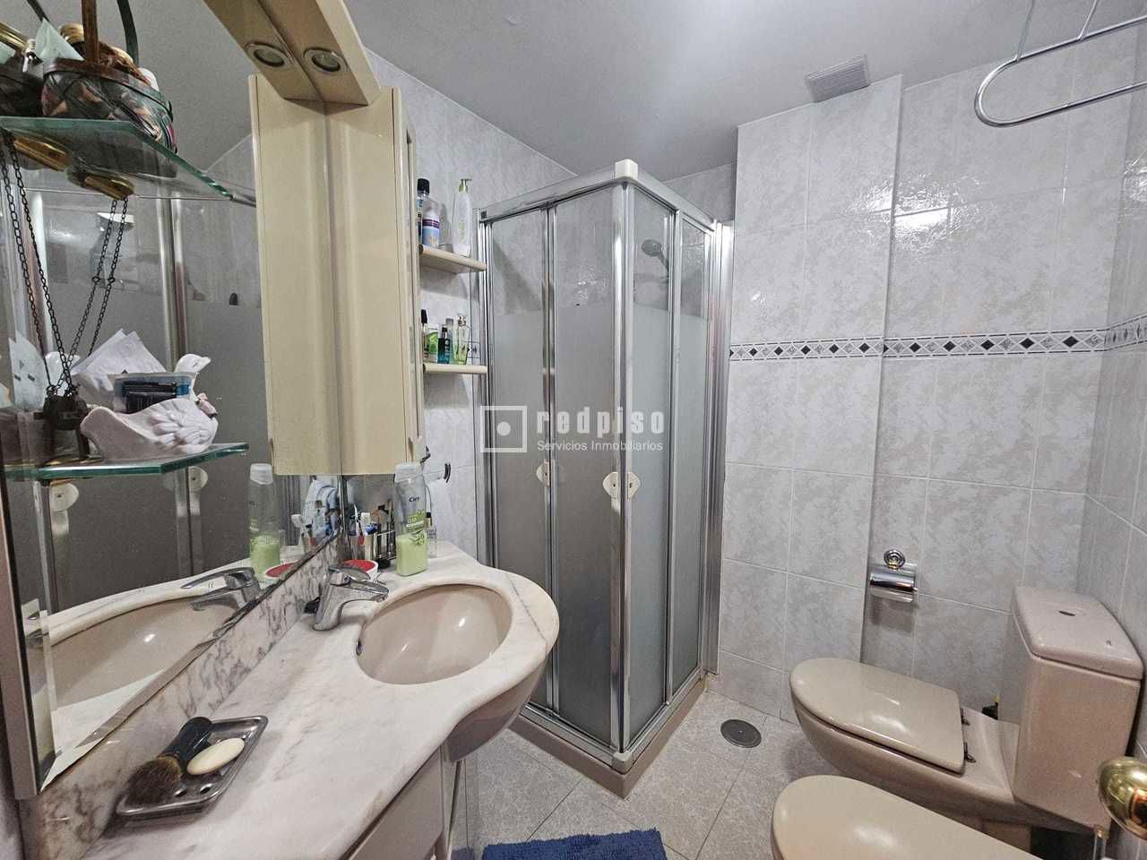 Piso en venta en calle De Oliva De Plasencia, Latina, Madrid 16/16