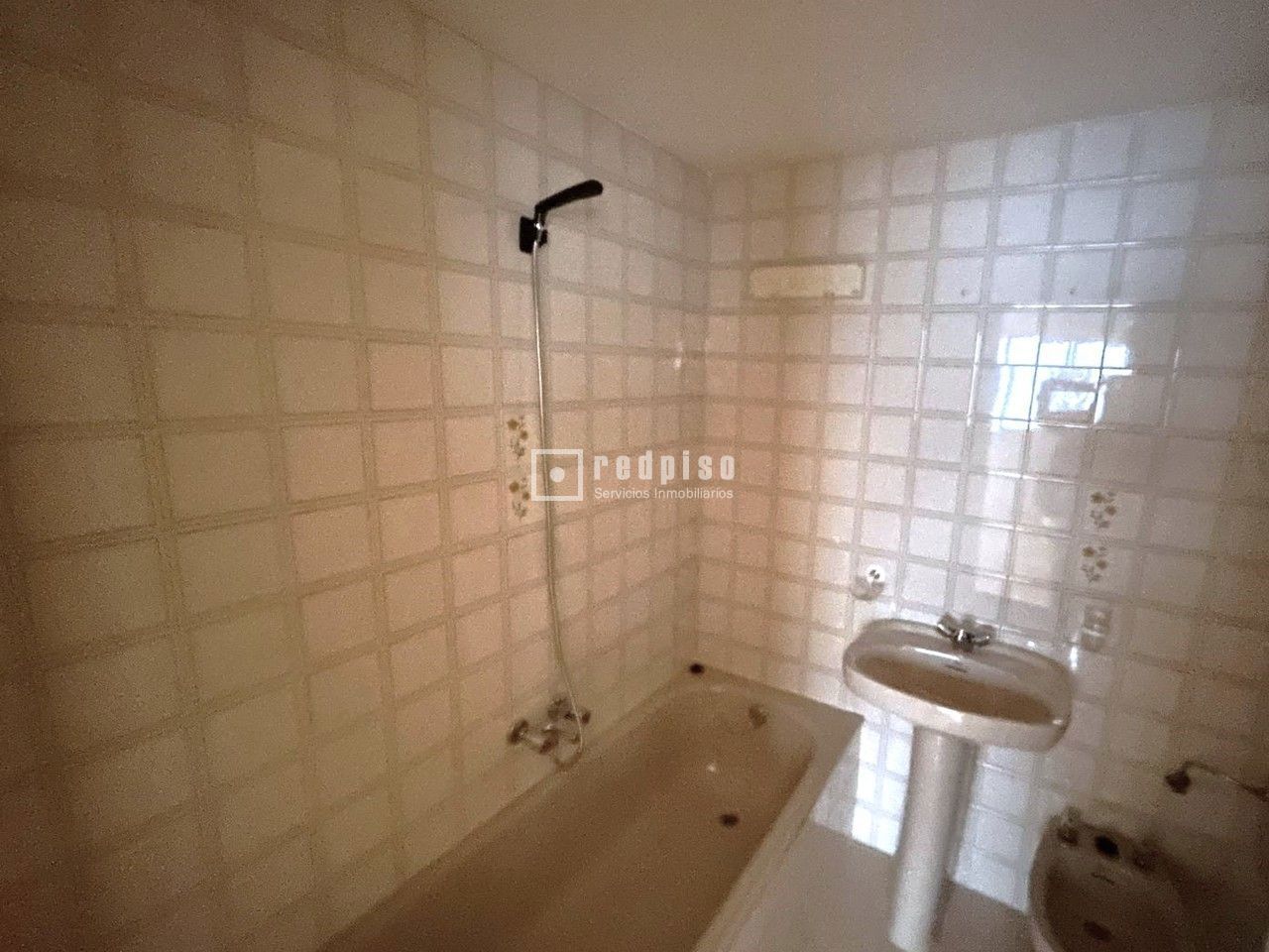 Piso en venta en  calle Vergara, San Fernando de Henares, Madrid  9/13