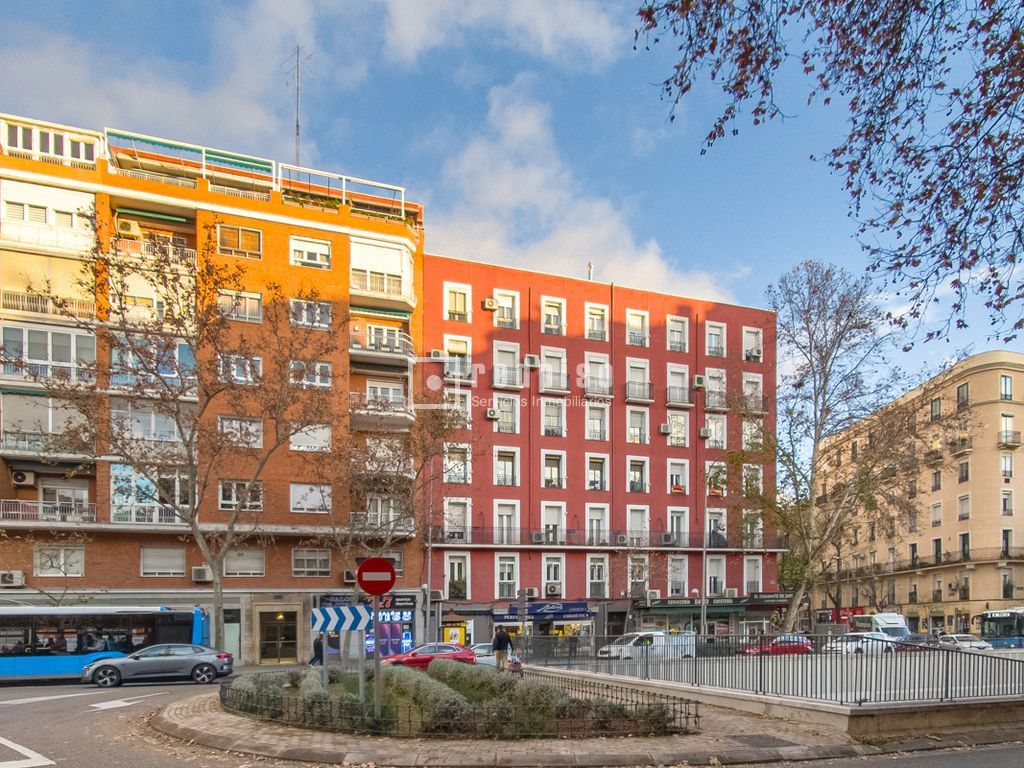 Piso en venta en  calle del Doctor Esquerdo, Madrid  1/1