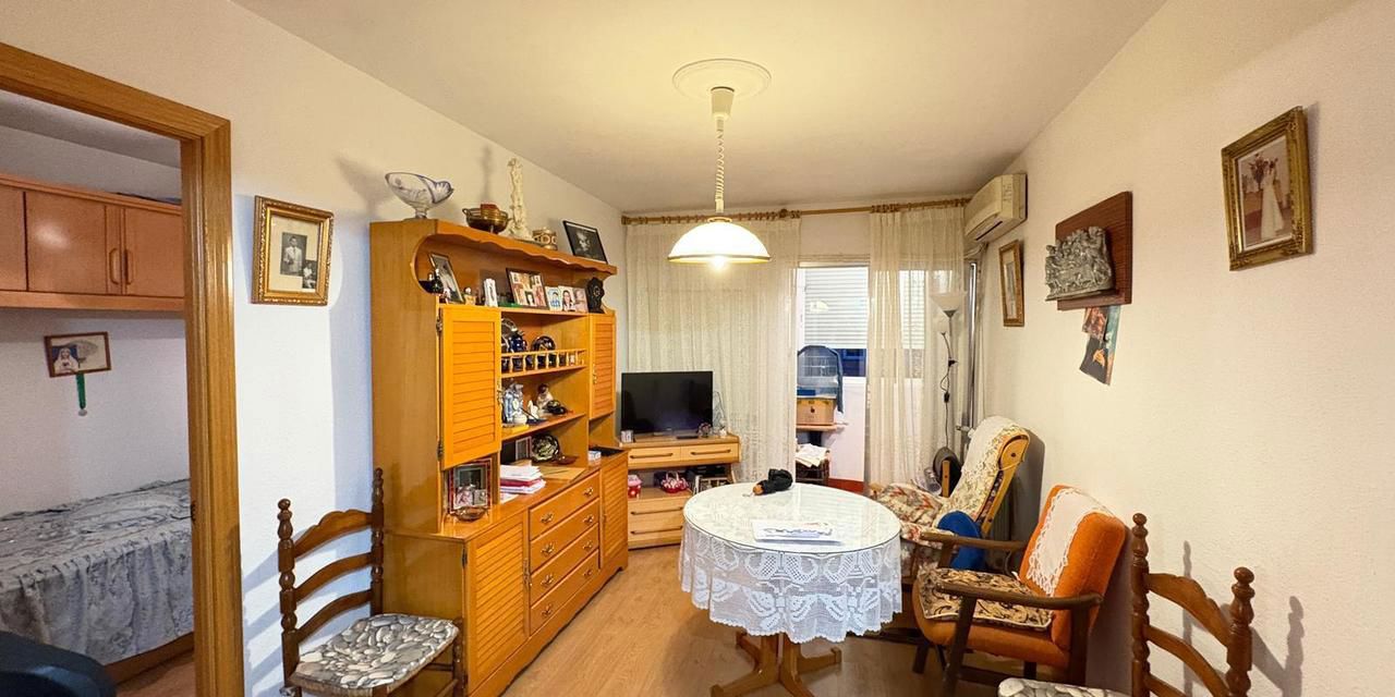 Piso en venta en  calle de Benimamet, Villaverde, Madrid  1/1