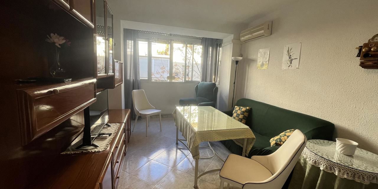 Piso en alquiler en  calle de la Virgen de Todos los Santos, Sevilla  1/1