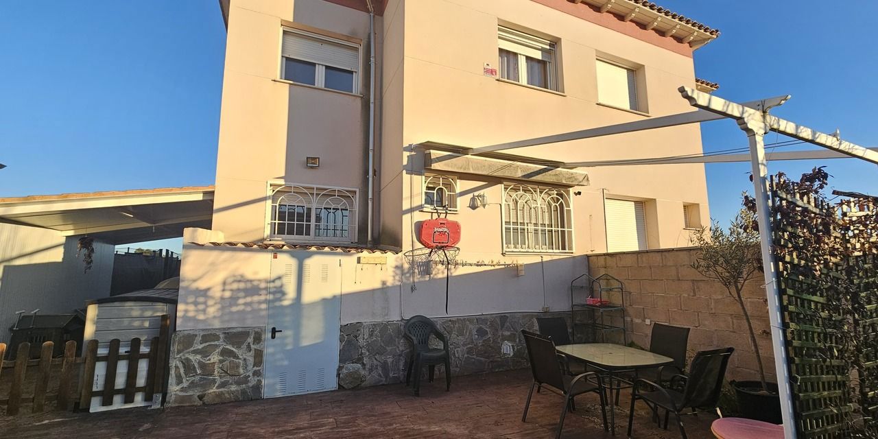 Casa en venta en  Pioz, Guadalajara  1/1