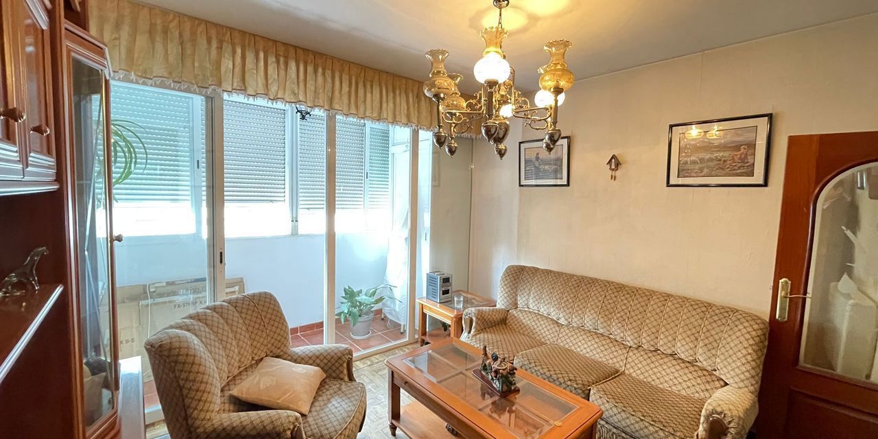 Piso en venta en  calle de Burjasot, Villaverde, Madrid  1/1