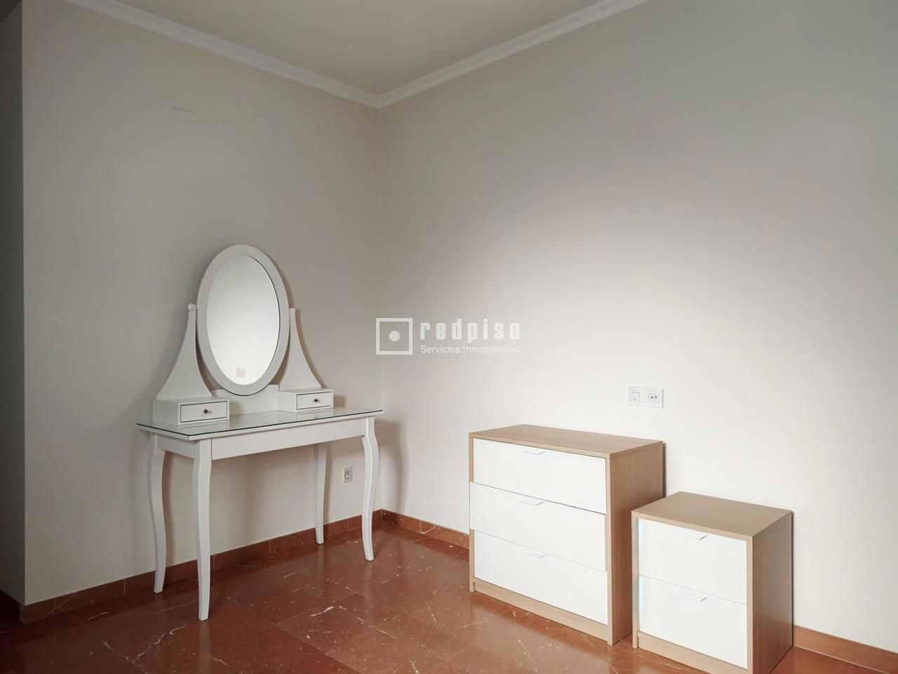 Piso en alquiler en  calle de San Vicente de Paúl, Sevilla  25/36