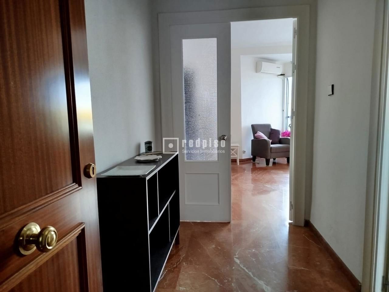 Piso en alquiler en  calle de San Vicente de Paúl, Sevilla  32/36