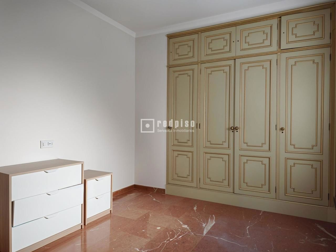 Piso en alquiler en  calle de San Vicente de Paúl, Sevilla  23/36