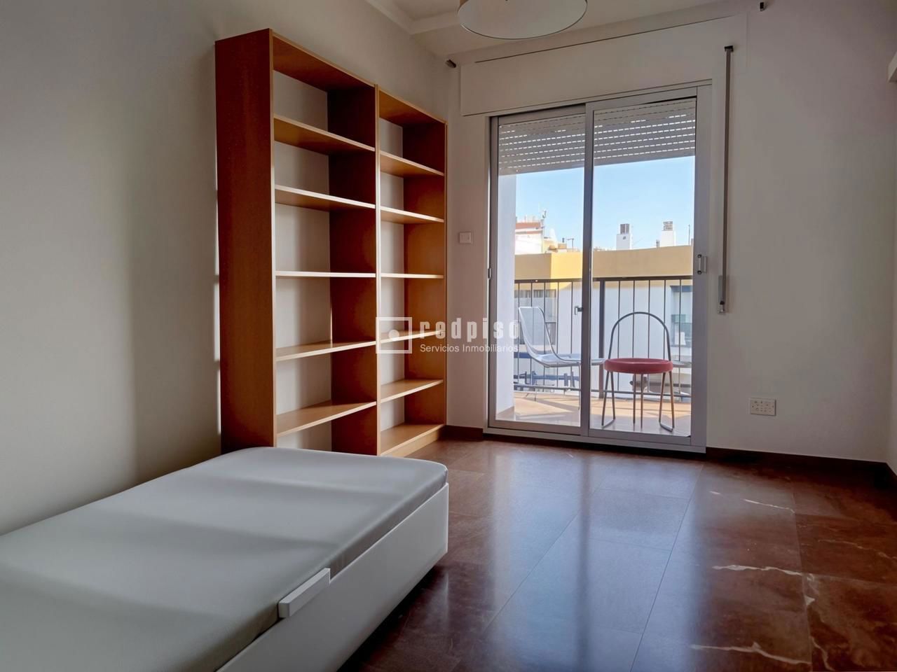 Piso en alquiler en  calle de San Vicente de Paúl, Sevilla  19/36