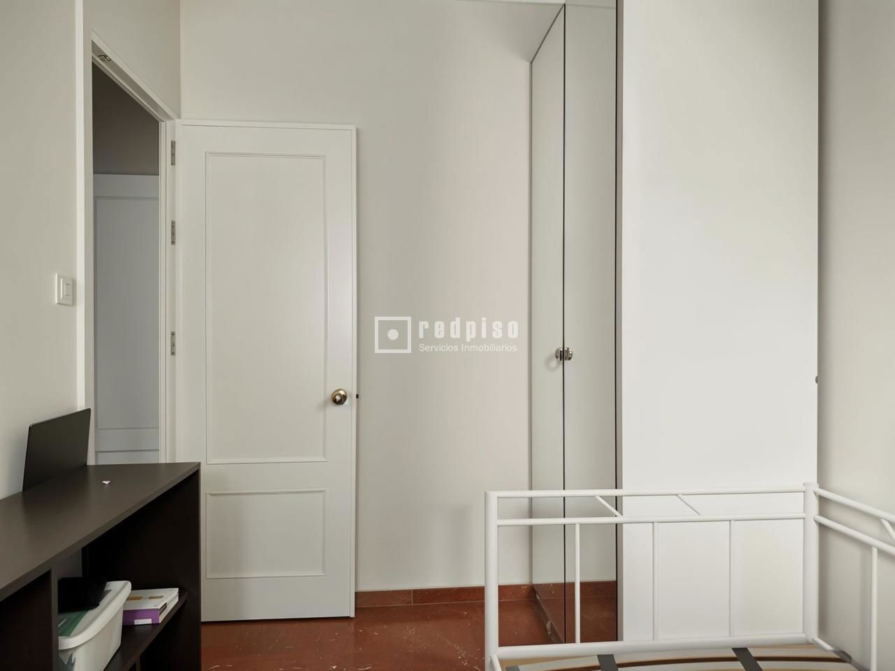 Piso en alquiler en  calle de San Vicente de Paúl, Sevilla  26/36