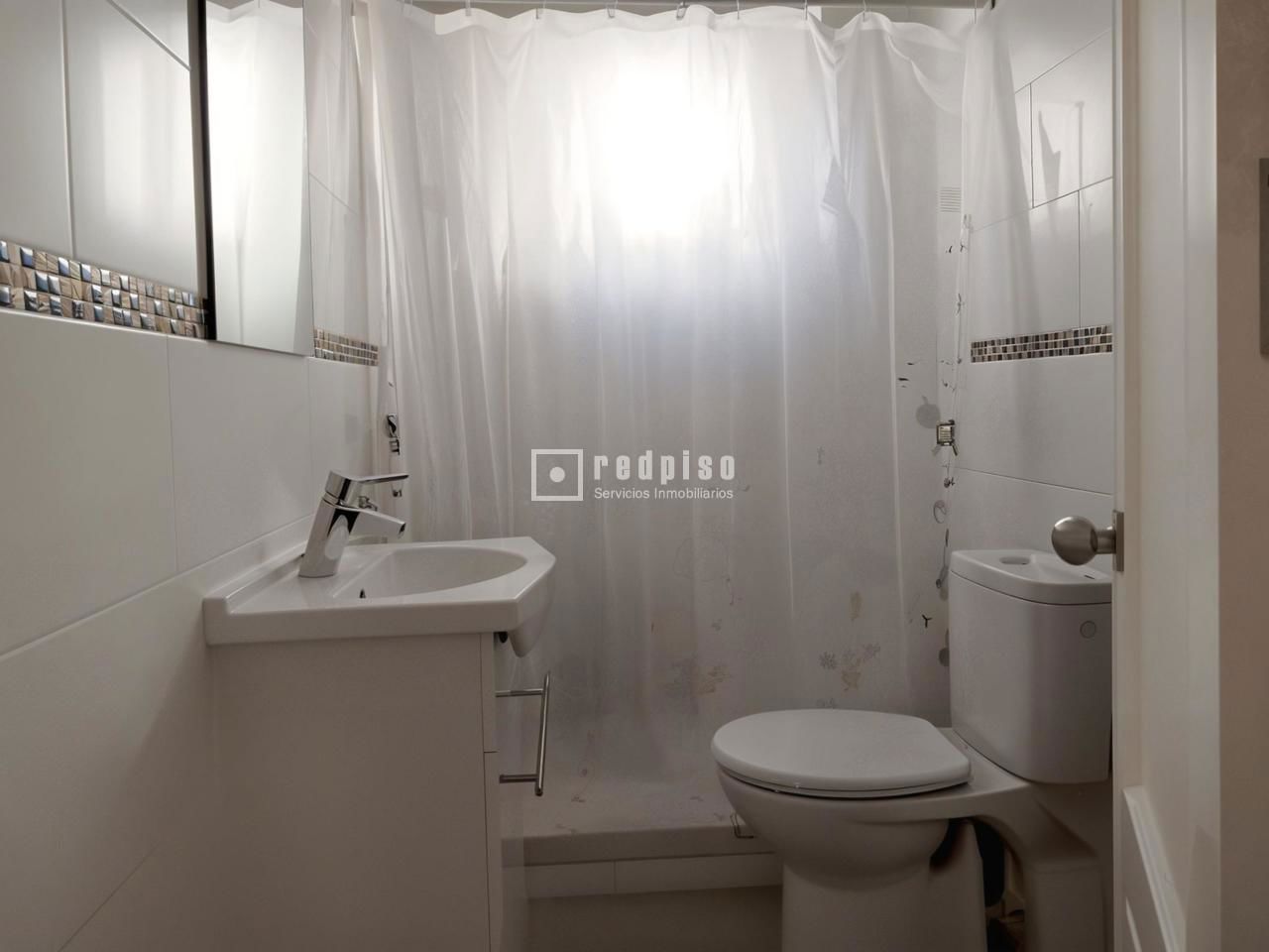 Piso en alquiler en  calle de San Vicente de Paúl, Sevilla  18/36