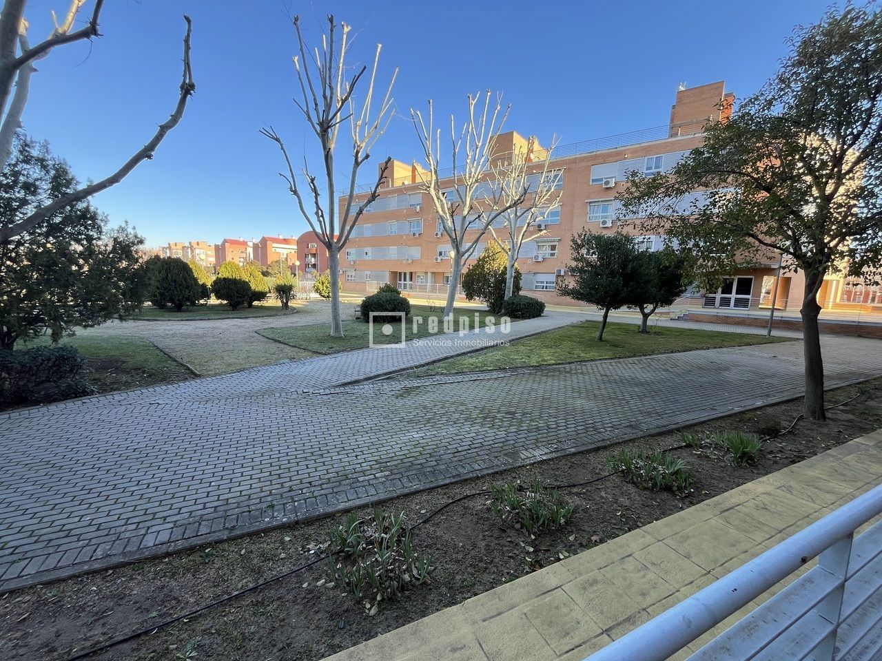 Piso en venta en calle De Navia, Latina, Madrid 26/29