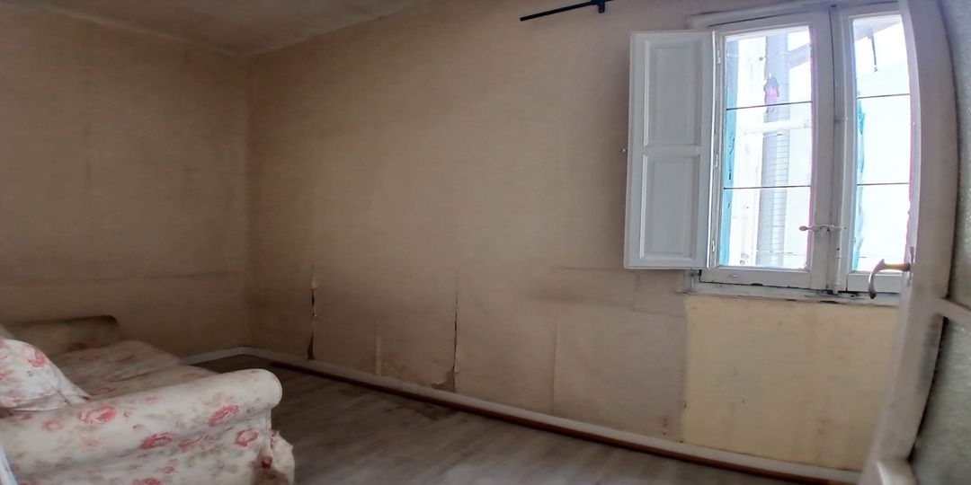 Piso en venta en  calle de Montesa, Madrid  1/1