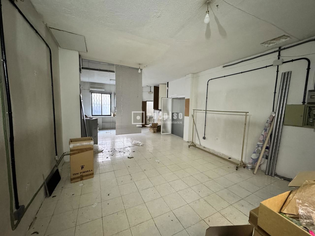 Local en venta en  calle de Rogelio Folgueras, Puente de Vallecas, Madrid  1/1